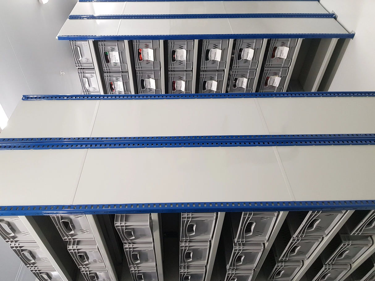 Friction steel clip and shelf connection detail